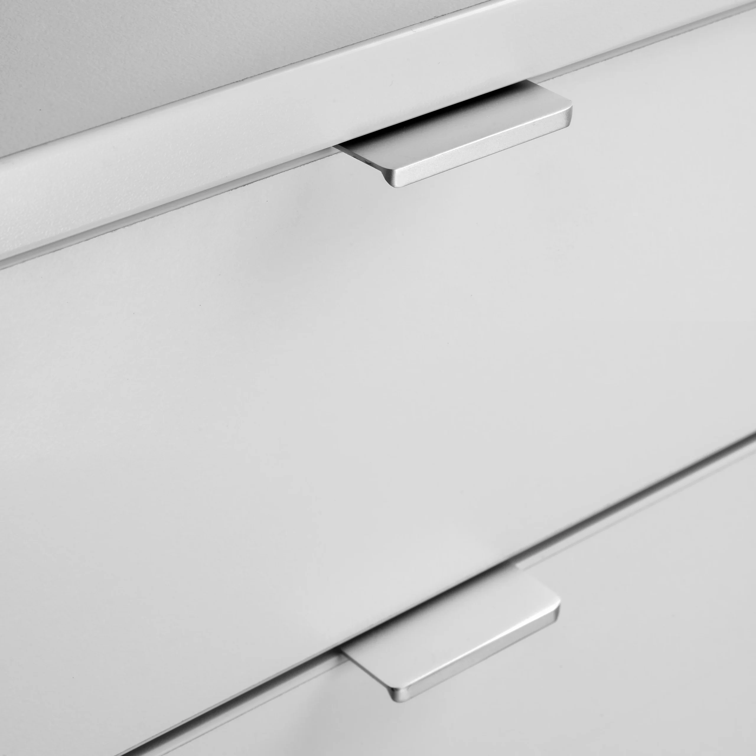 Emuca Lote de 10 tiradores para mueble Setubal, L104mm, intereje 64mm, Aluminio, Anodizado mate - Imagen 4